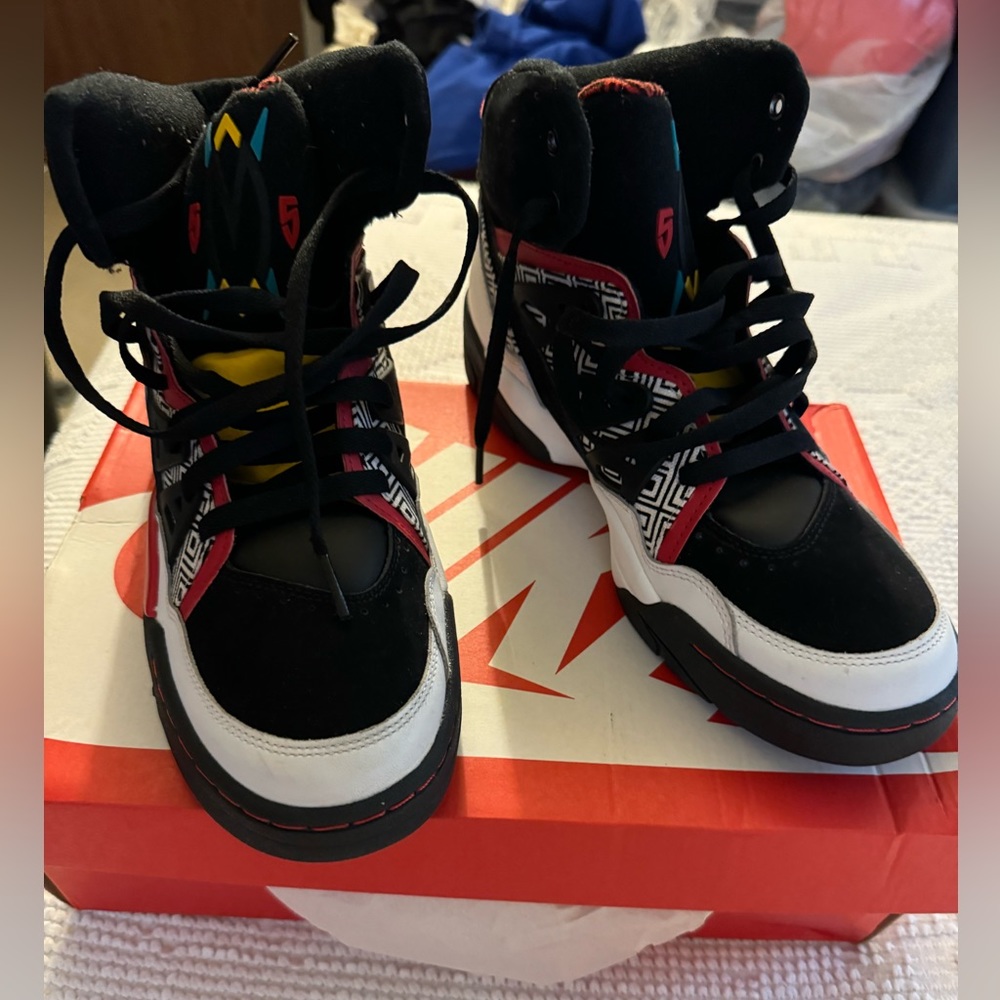 USED!!!! MENS ADIDAS MUTOMBO
